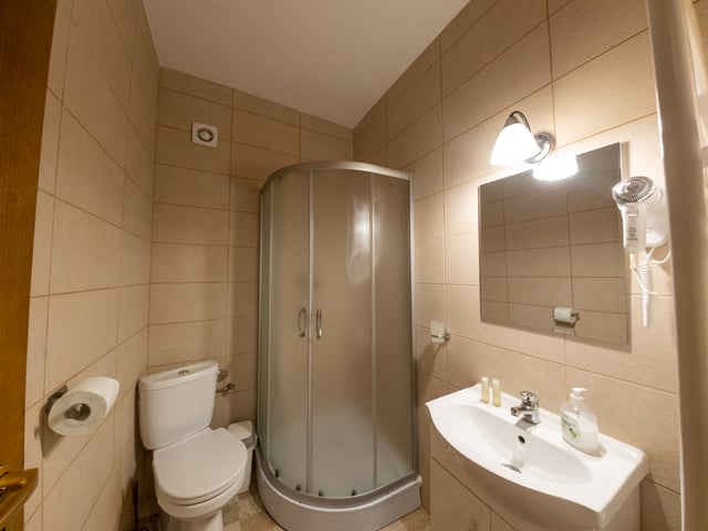 Cameră dublă cu terasă — Fotografia 3 din 5