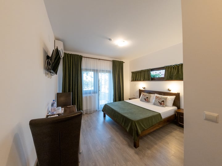 Room 2 — double with terrace, natural light and comfortable furnishings