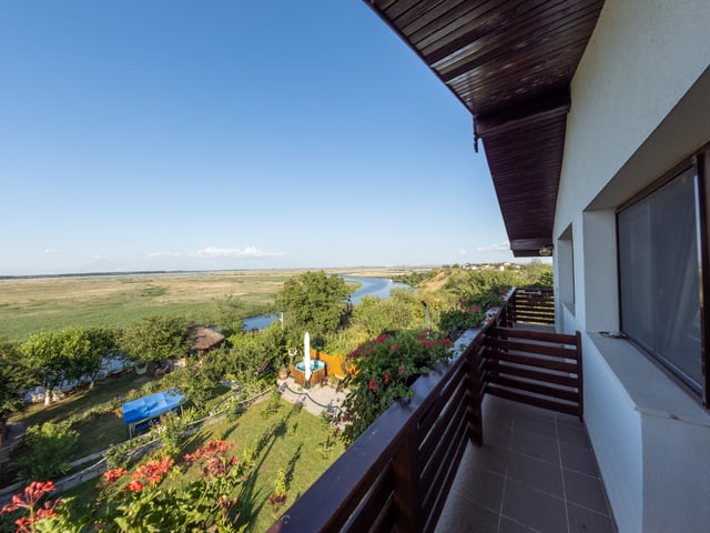 Cameră triplă cu vedere panoramică — Fotografia 5 din 8