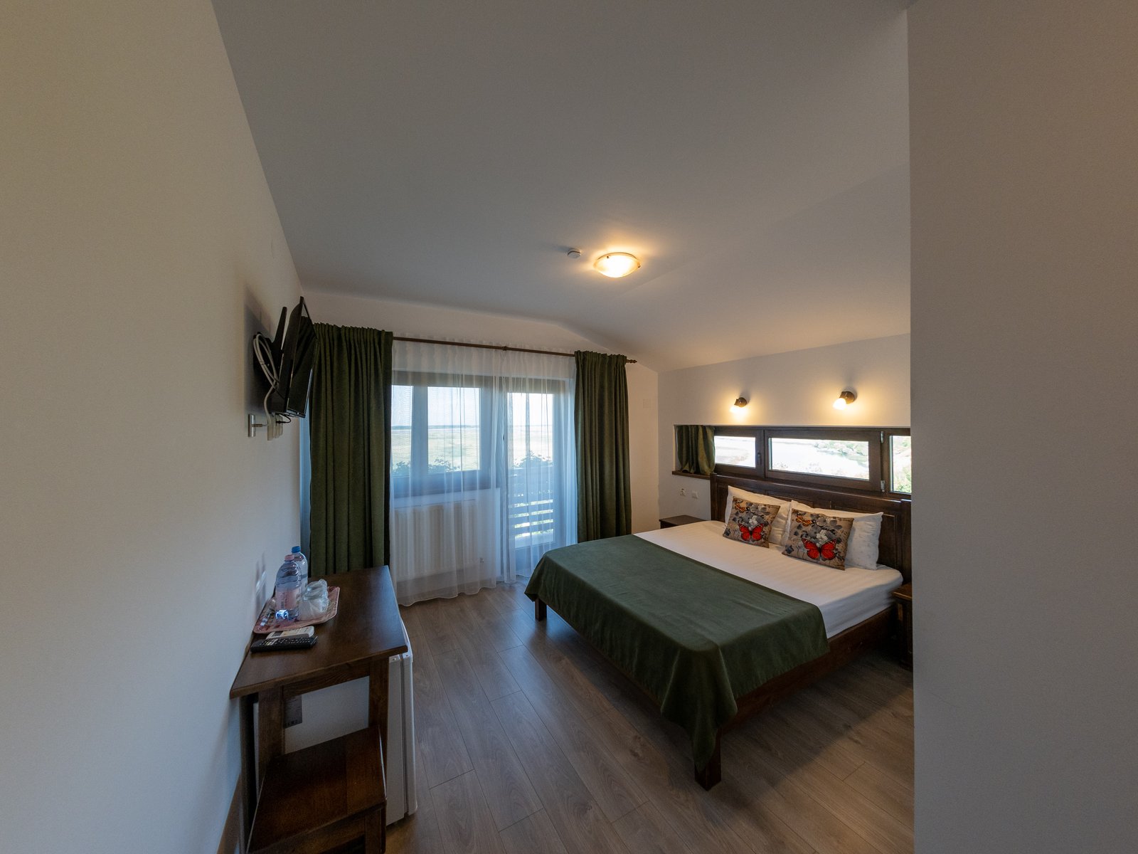 Double room with panoramic view — Photo 1 of 7